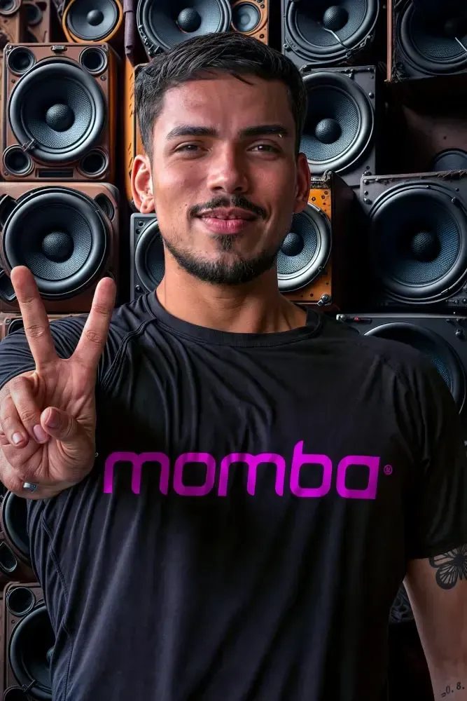 Henry Calderón, entrenador de baile Momba